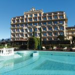 Lago-Grand-Hotel-Bristol-Frontansicht-mit-Pool©AKE_Archiv