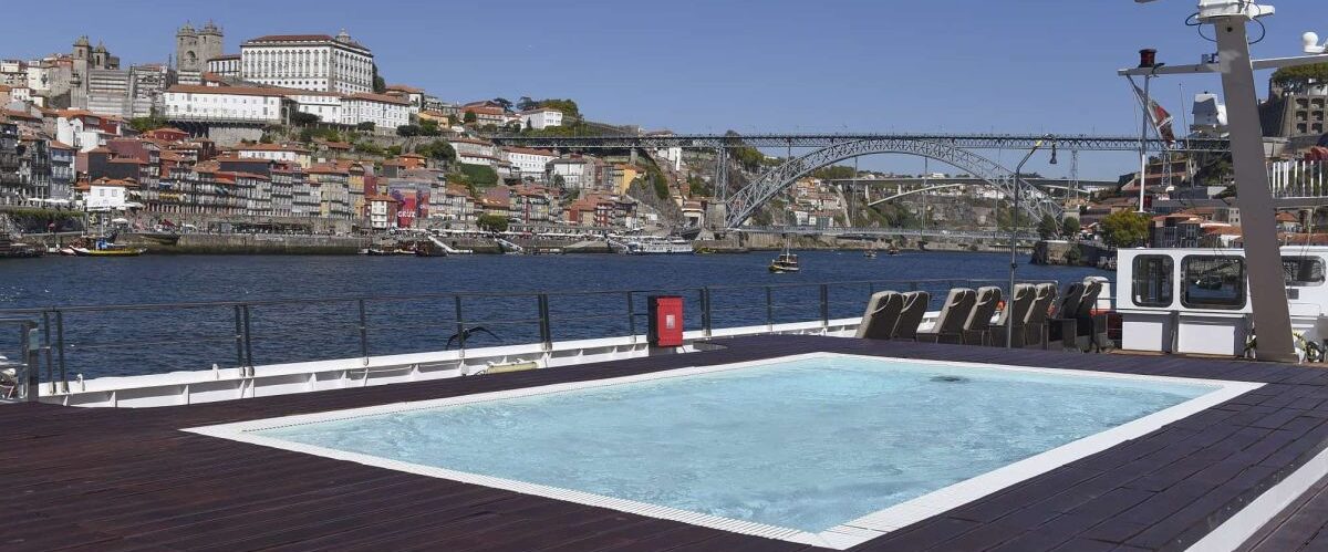 Sonnendeck-mit-Pool© GTA TOURISTIK