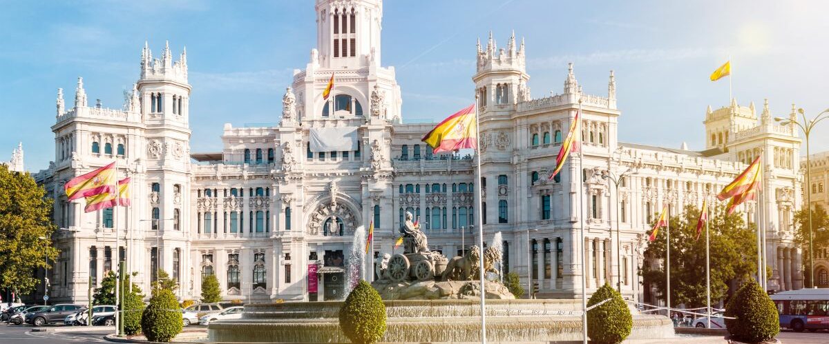 Plaza de Cibeles mit dem Brunnen und Palast Cibeles in Madrid, d