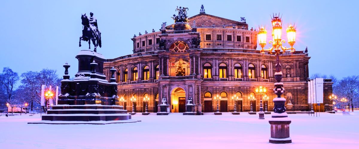Semperoper im Winter