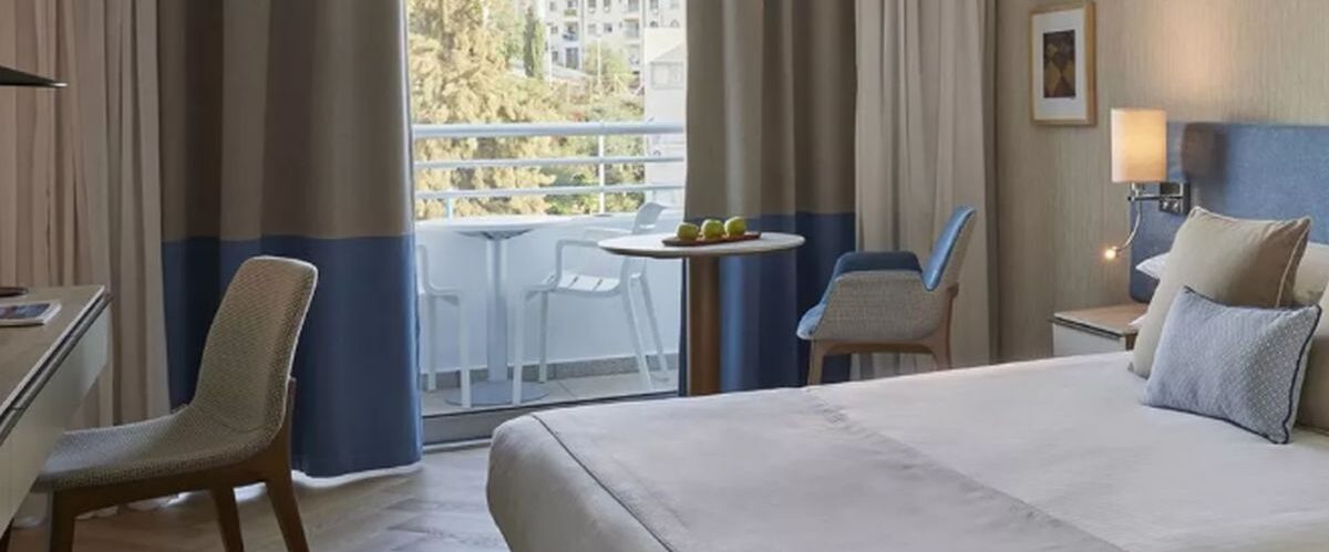 Zimmer 4-Sterne Mediterranean Beach Hotel
