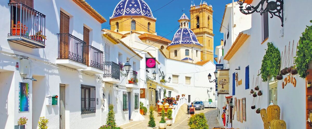 Altea an der Costa Blanca, Spanien - the old white town Altea on Costa Blanca, Spain