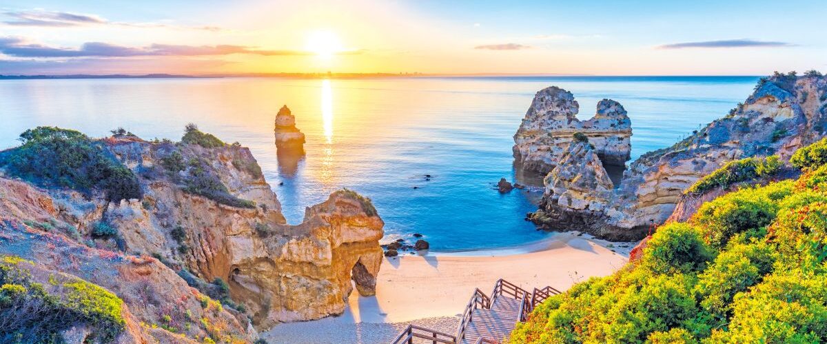 Titel_Camilo-Beach-an-der-Algarve_AdobeStock_268860448_daliu