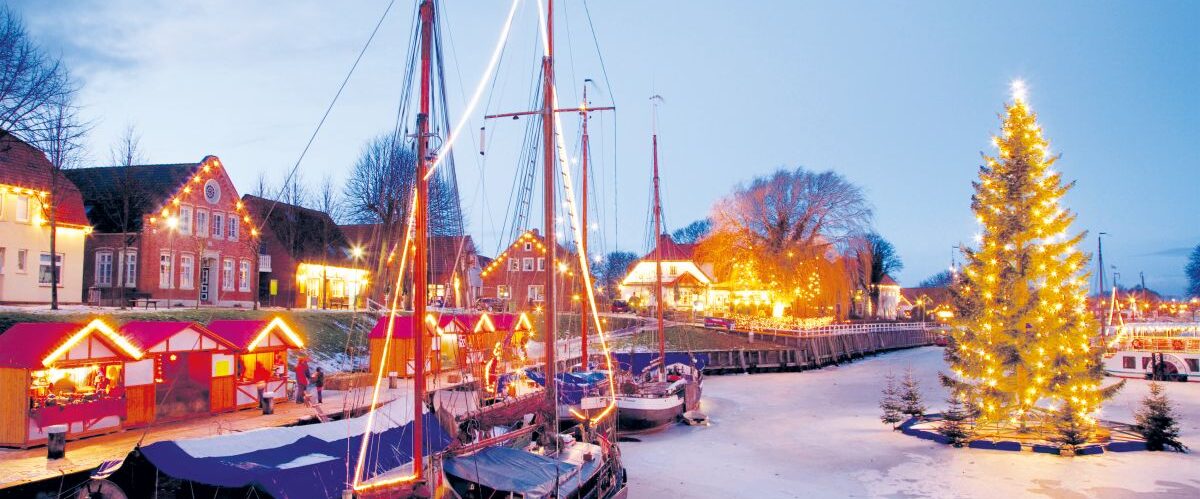 Museumshafen, museum harbour, with Christmas lights, North Sea resort of Carolinensiel, Wittmund region, North Sea, East Frisia