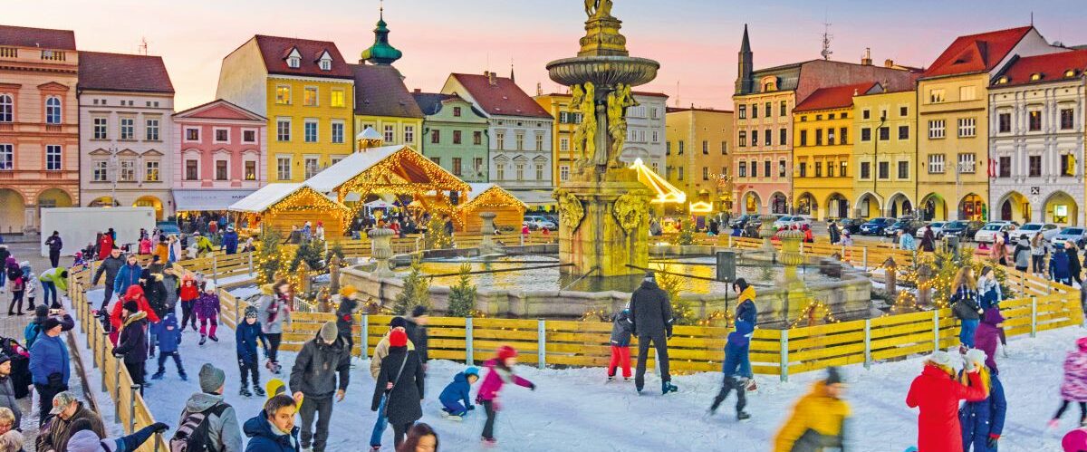 Ceske Budejovice (Budweis): Main Square, Samson Fountain, Christmas Market, skating rink in , Jihocesky, Sudbohmen, South Bohemia, Czech