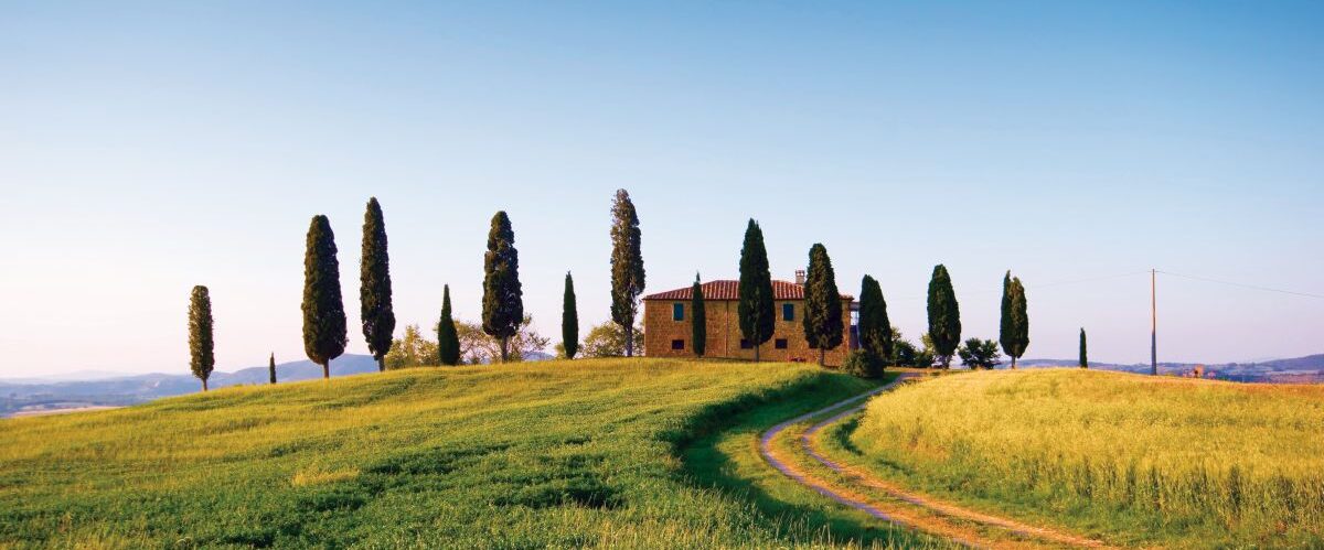 Villa in Toscana con cipressi