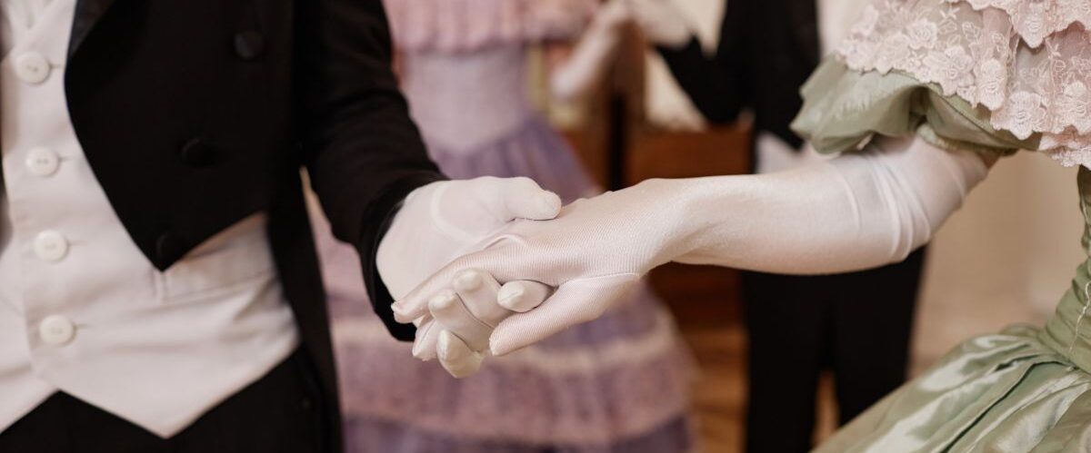 Close,Up,Of,Unrecognizable,Lady,And,Gentleman,Holding,Hands,Wearing