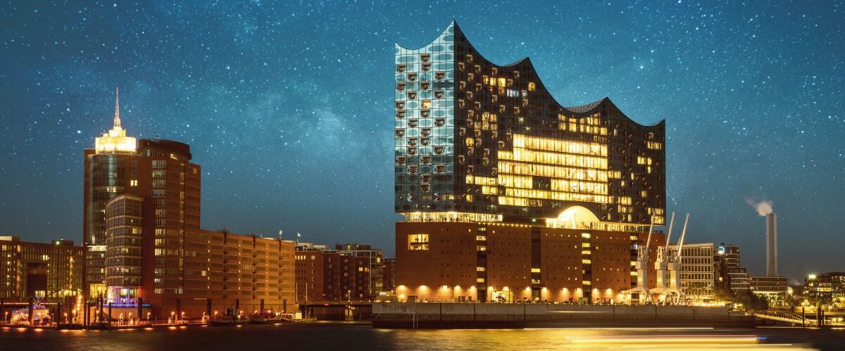Hamburger Elbphilharmonie bei Nacht